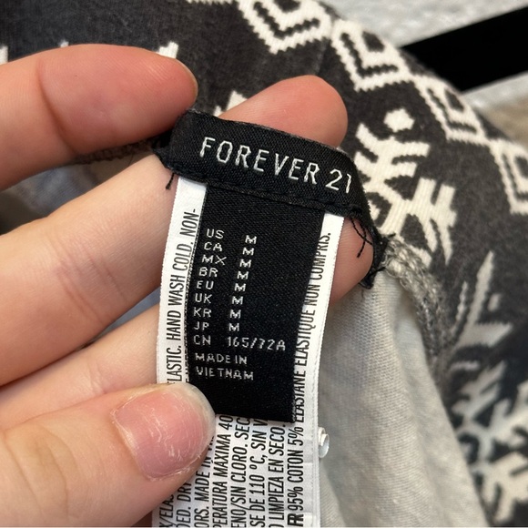 Forever 21 Snowflake-Aztec Print Leggings - Picture 3 of 3